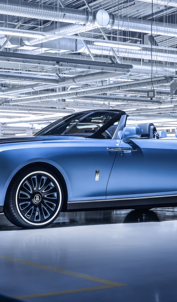 Голубой автомобиль кабриолет Rolls-Royce Boat Tail