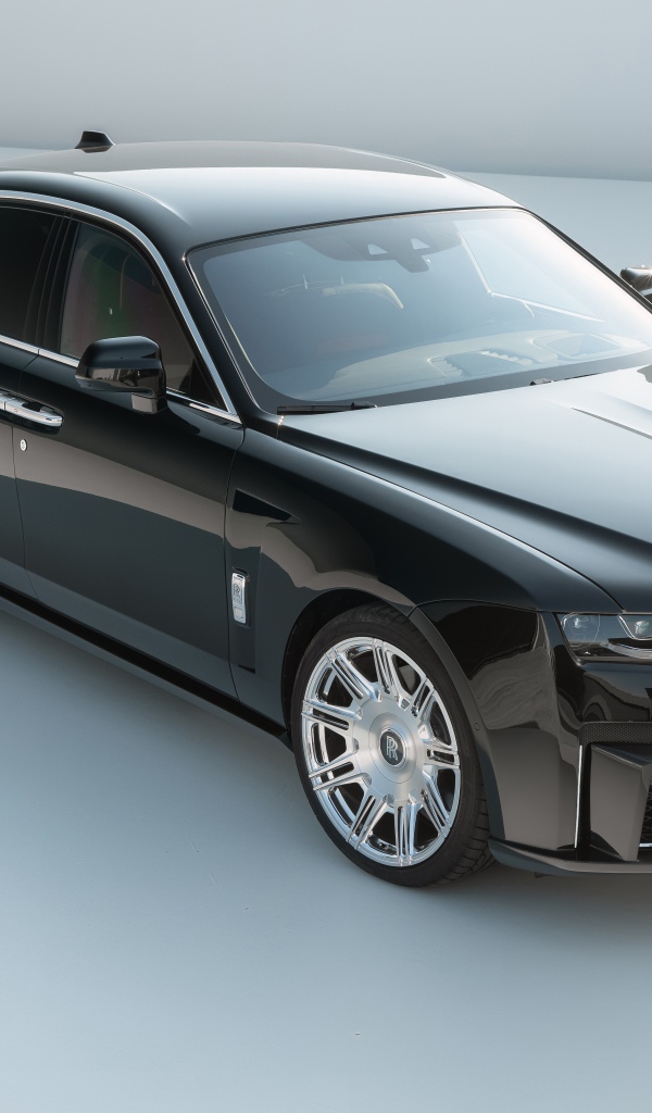 Стильный дорогой автомобиль Rolls-Royce Ghost 2021 года