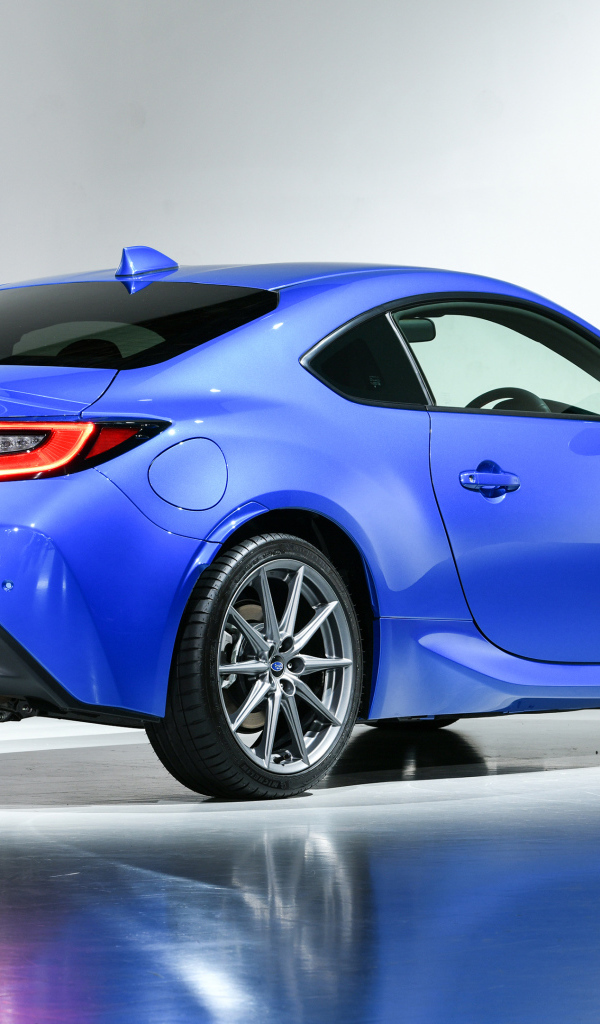 Синий автомобиль Subaru BRZ 2021 года вид сзади