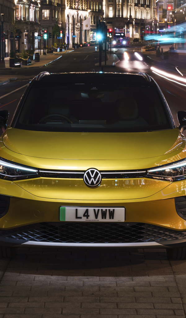 Золотистый автомобиль Volkswagen ID.4 1st 2021 года в городе