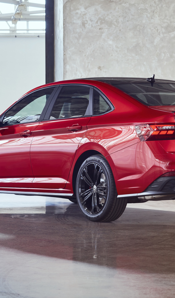 Красный автомобиль Volkswagen Jetta GLI, 2022 года вид сзади
