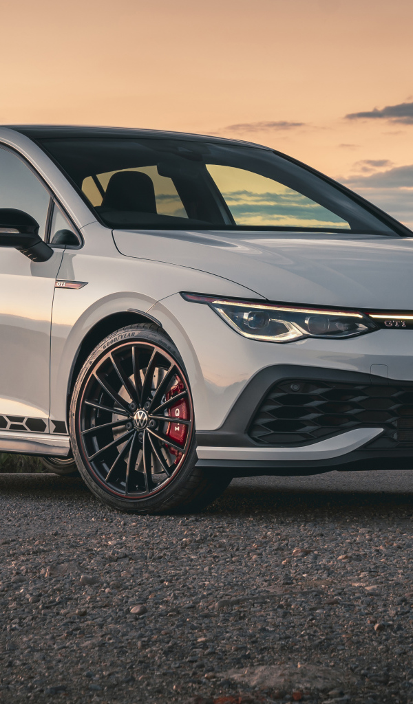 Серебристый Volkswagen Golf GTI Clubsport 45, 2021 года