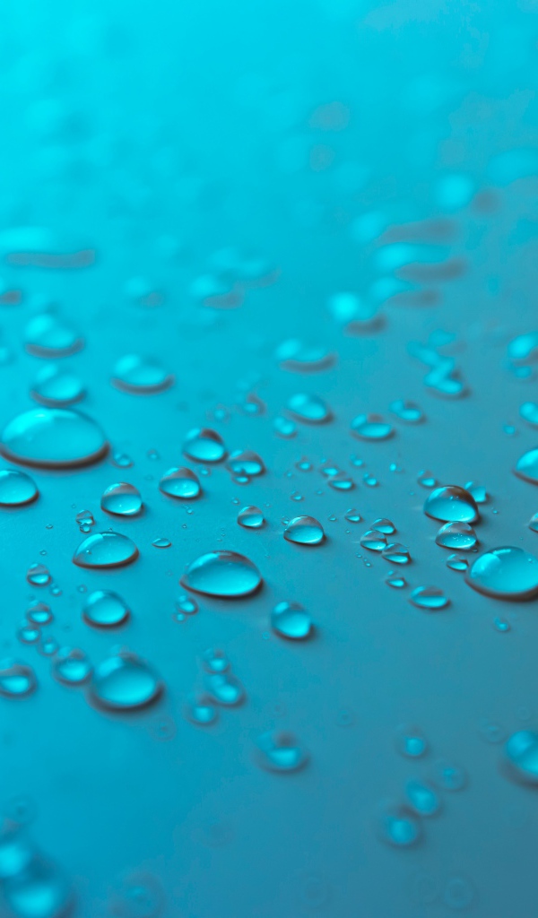 Голубой фон с каплями воды на поверхности