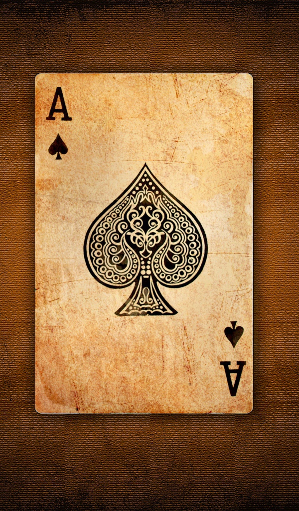 Черный пиковый туз на коричневом  фоне