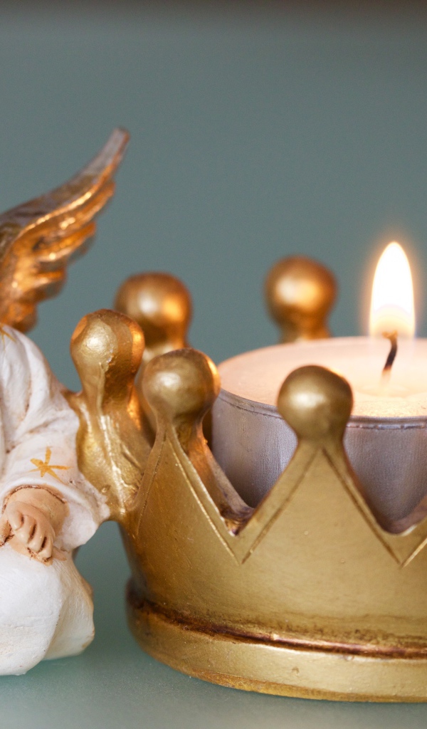 Figurine angel with a candle