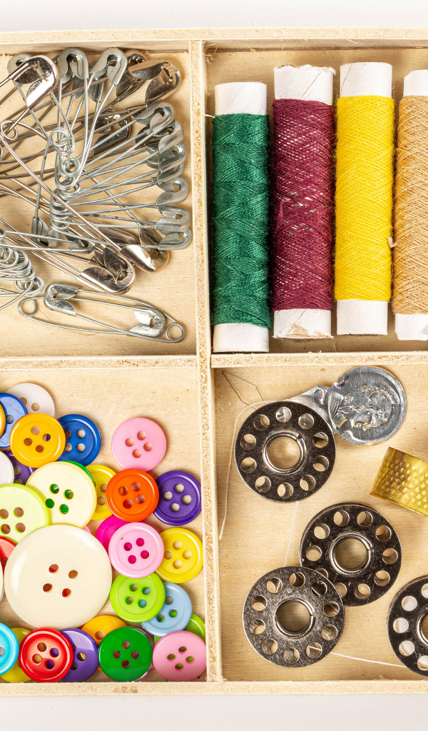 Набор для шитья на белом фоне