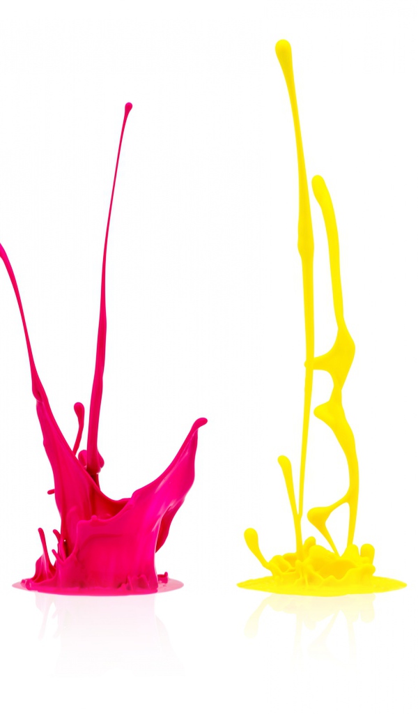 Брызги разноцветной краски на белом фоне