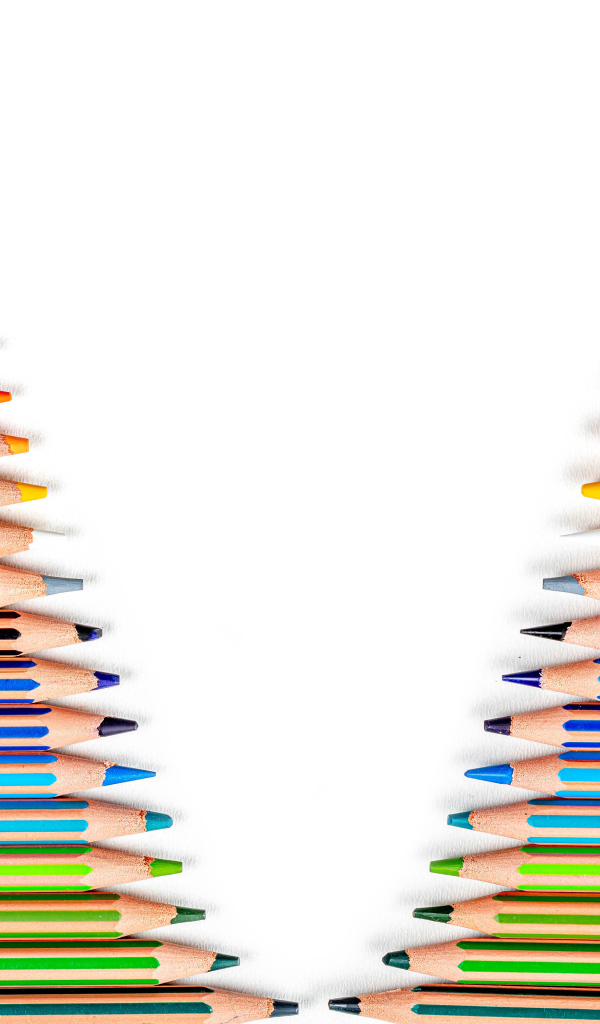 Края белого фона выложены карандашами 