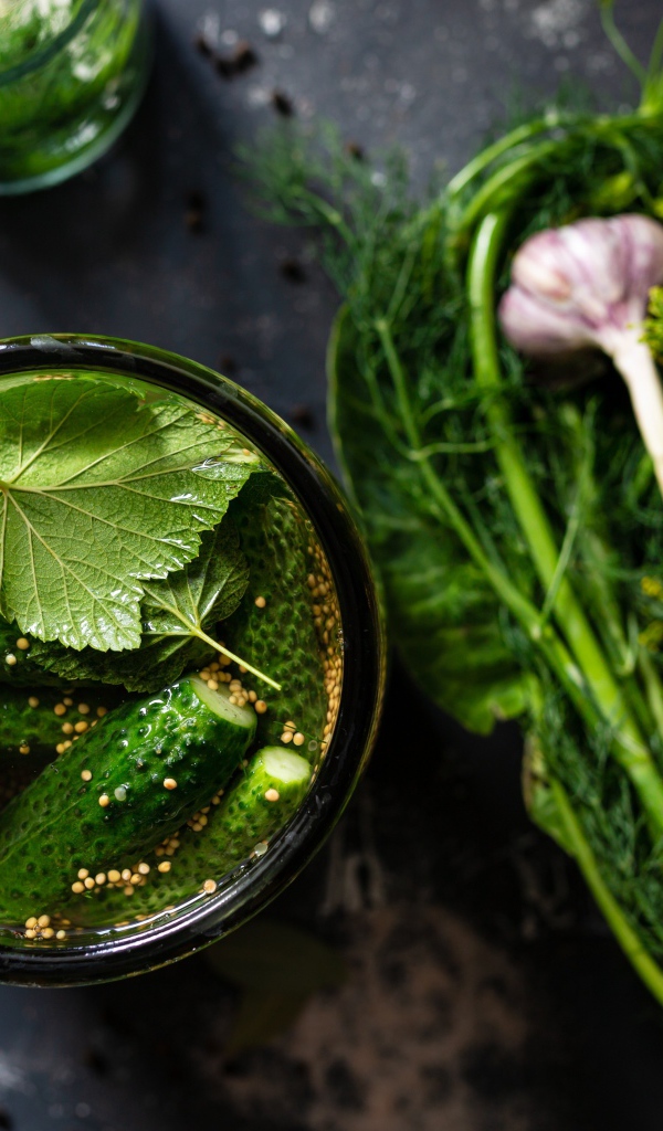 Консервирование огурцом с зеленью 