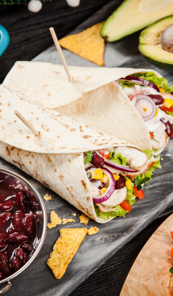 Мексиканский фаст фуд на столе