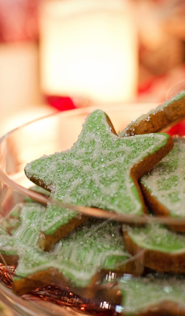 Красивое печенье звездочки в стеклянной вазе 