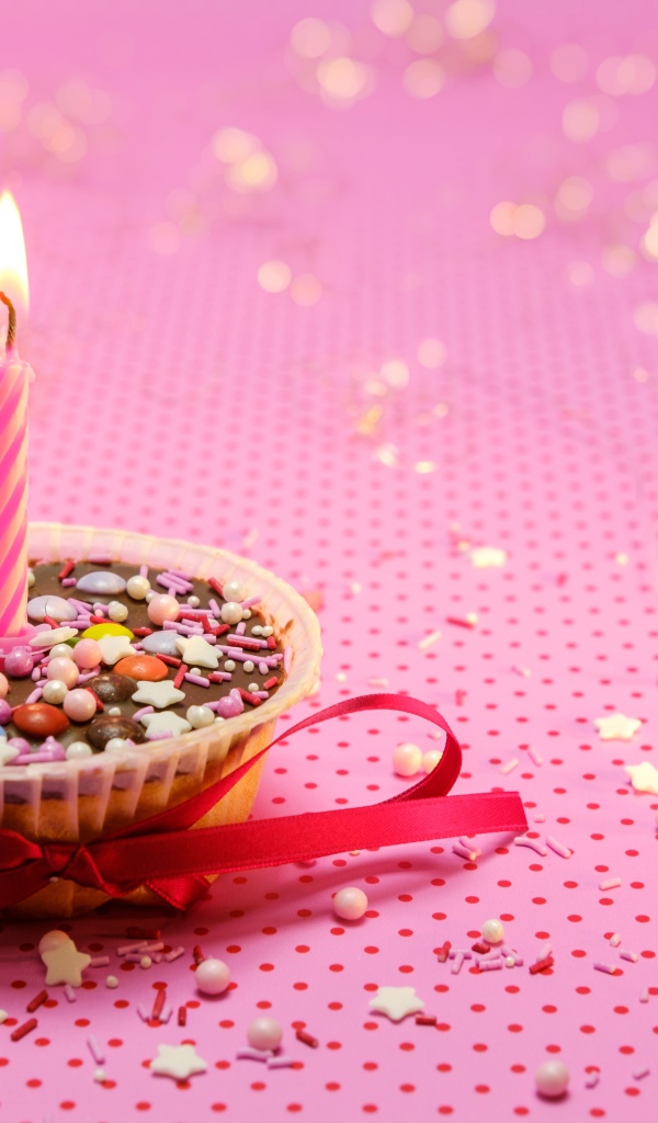 Пирожное с одной свечкой