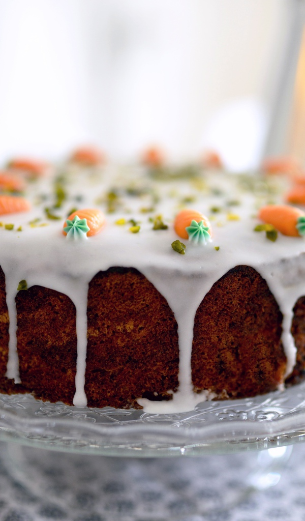 Вкусный морковный торт с белой глазурью 