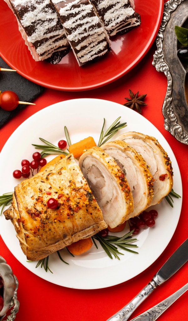 Мясные блюда на праздничном столе