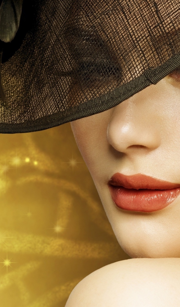 Красивая стильная женщина в черной шляпе 