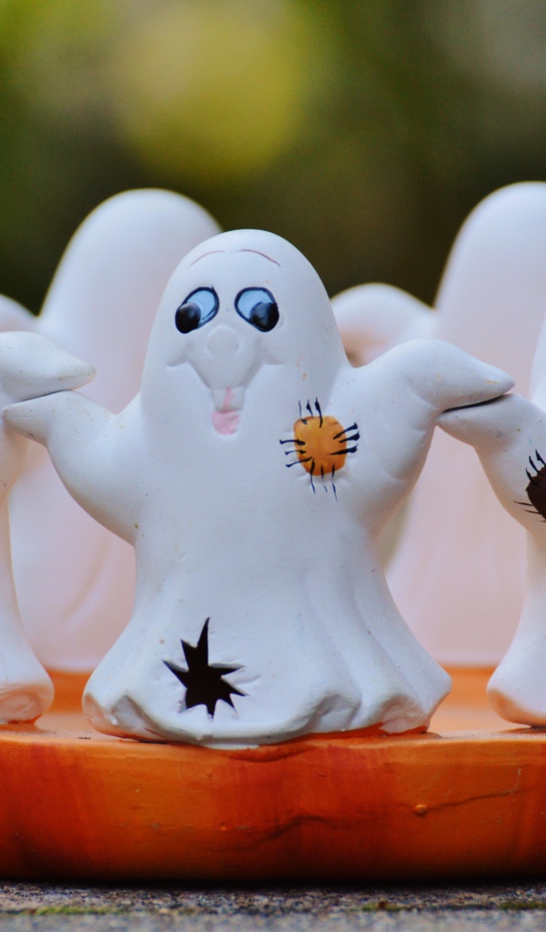 Статуэтка привидения на праздник Хэллоуин