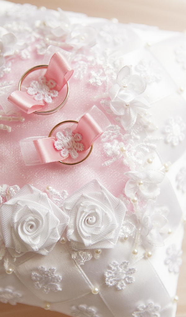 Подушка с обручальными кольцами 