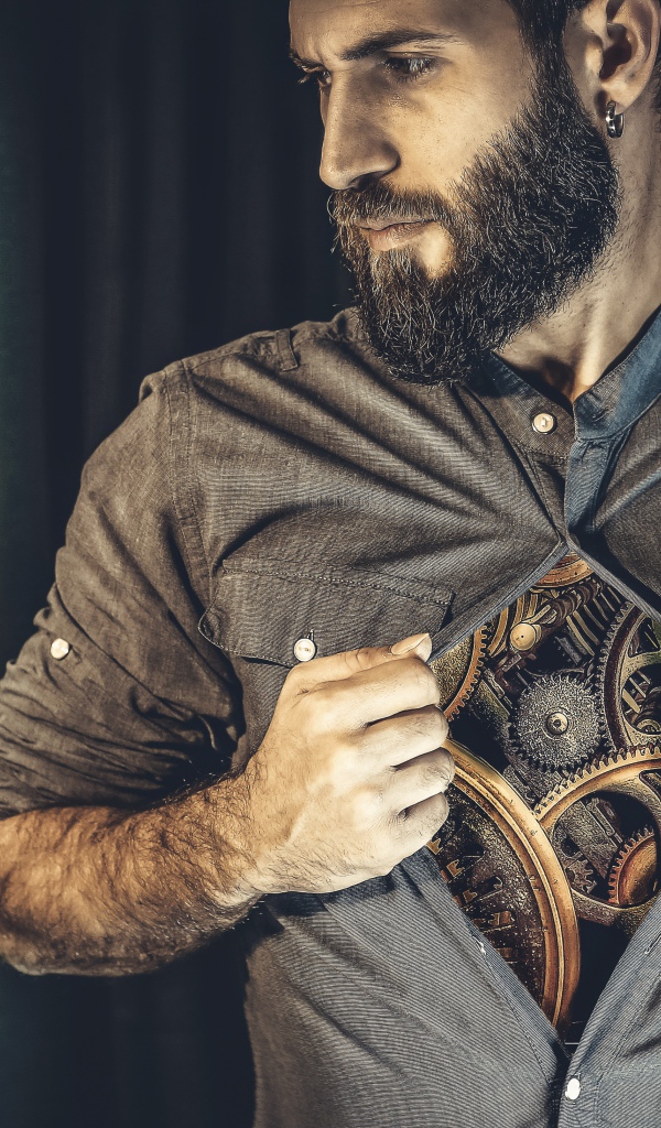 Бородатый мужчина с часовым механизмом внутри 