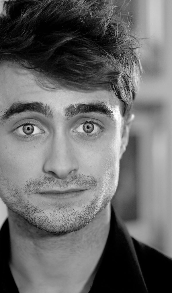 Актер Дэниел Рэдклифф черно-белое фото