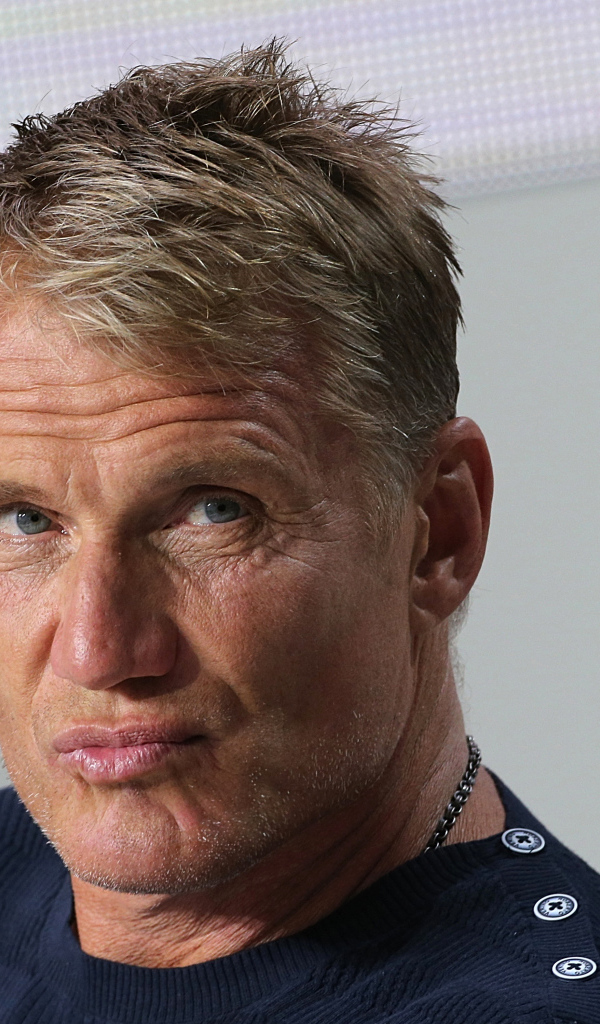 Актер Дольф Лундгрен крупным планом