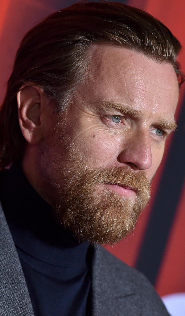 Актер Юэн Макгрегор с бородой