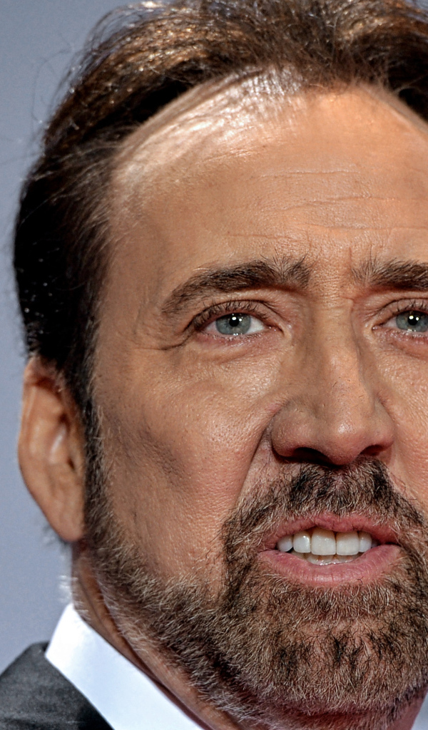 Лицо актера Николаса Кейджа крупным планом