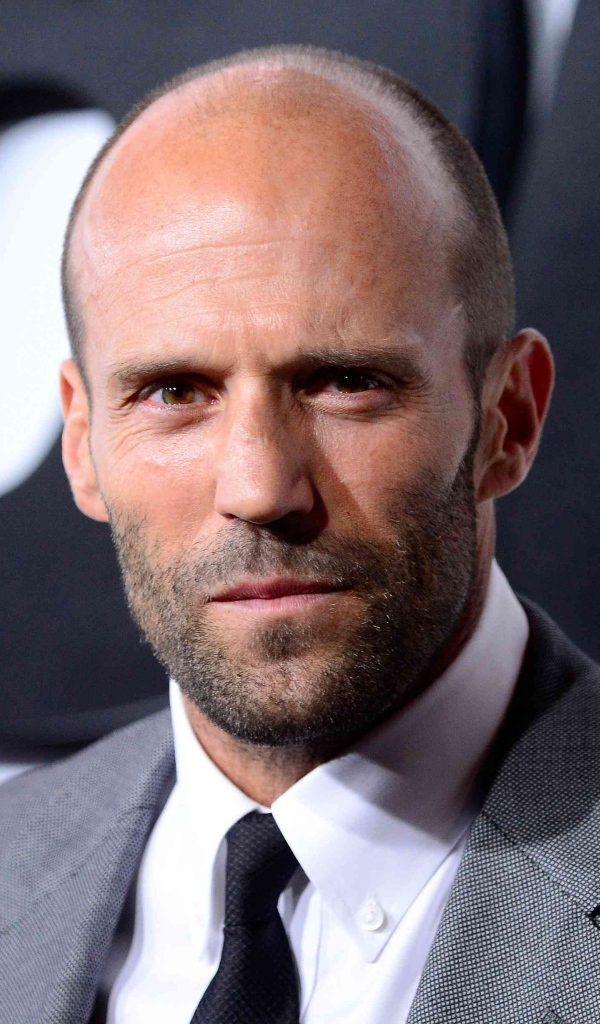 Кареглазый мужчина, актер Джейсон Стэтхэм