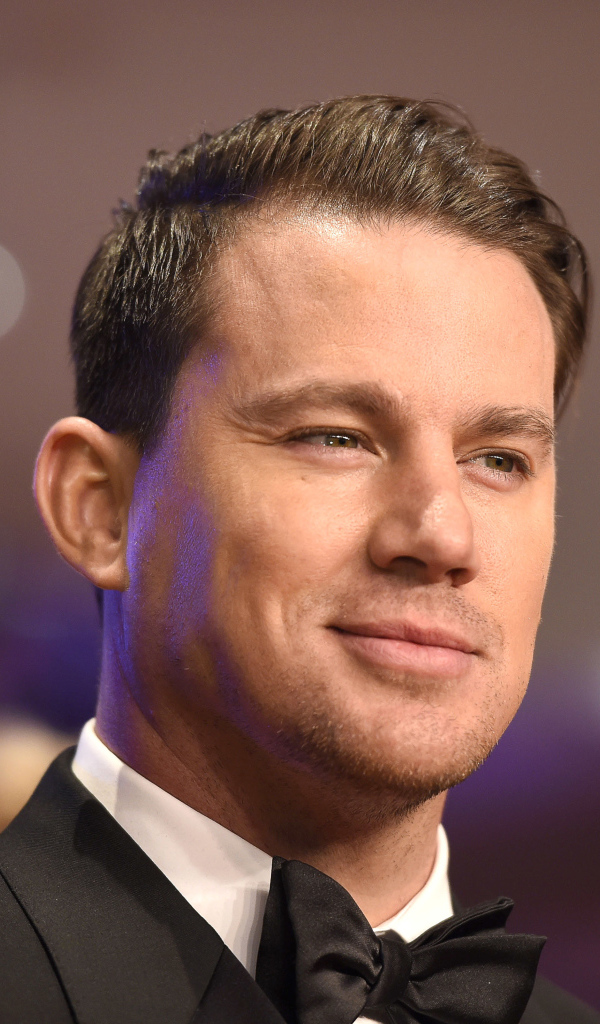 Красивый мужчина, актер Ченнинг Татум лицо крупным планом