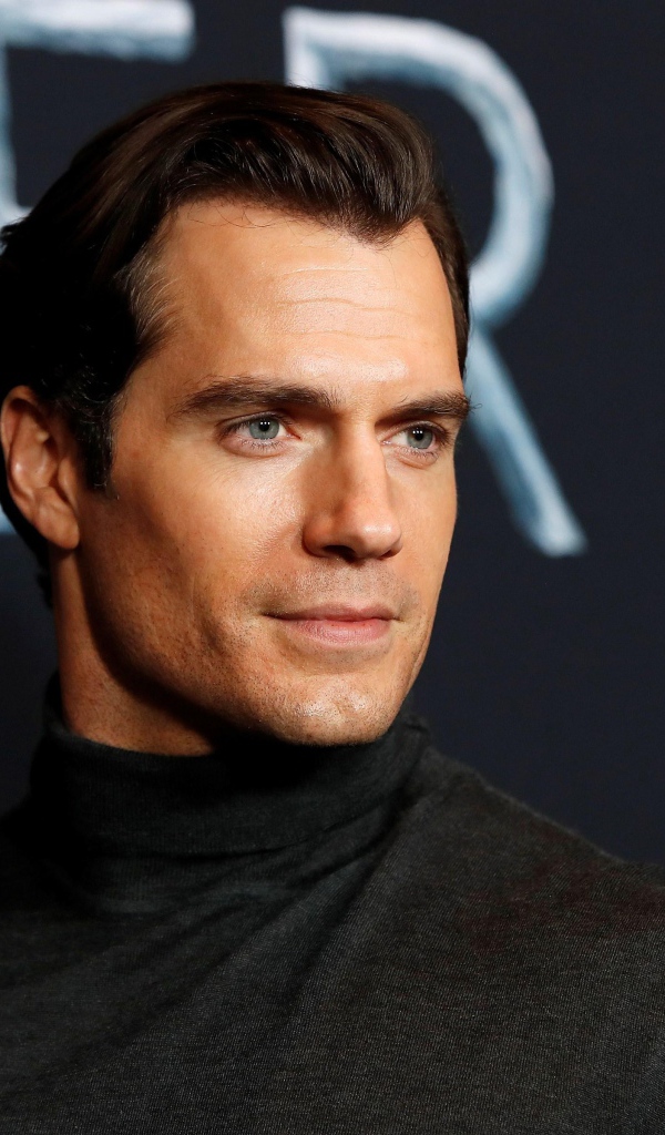 Красивый популярный актер Генри Кавилл