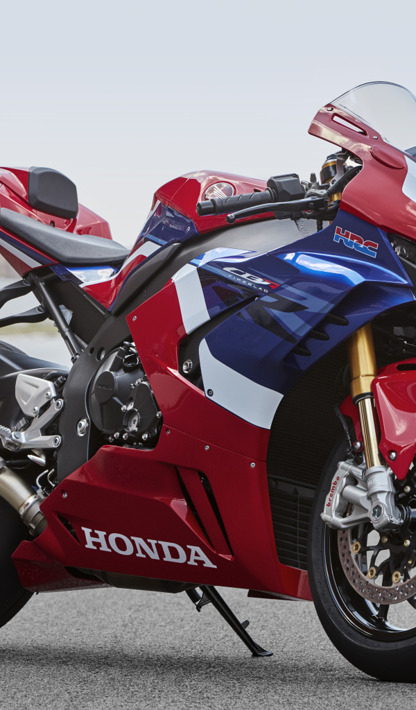 Большой спортивный мотоцикл Honda CBR1000RR-R Fireblade 2020 года