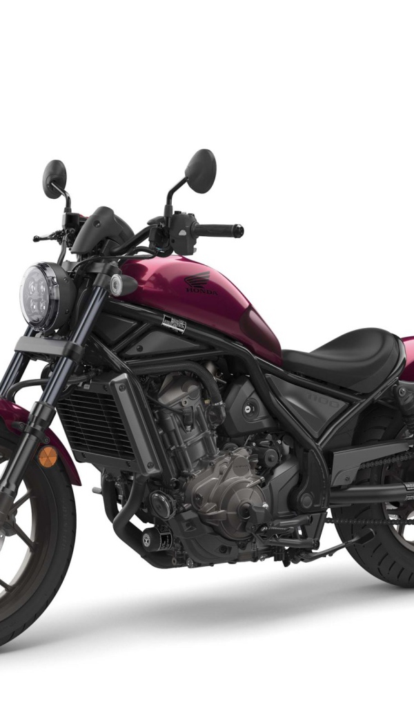 Мотоцикл Honda CMX1100 REBEL на белом фоне