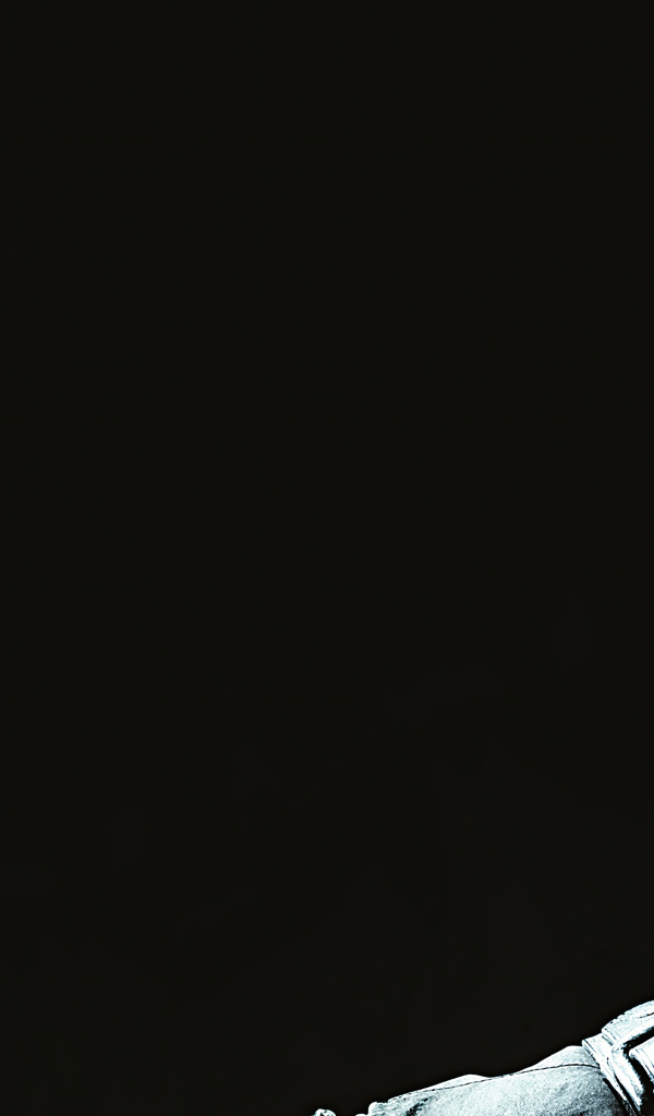 Кано персонаж фильма Мортал Комбат на черном фоне