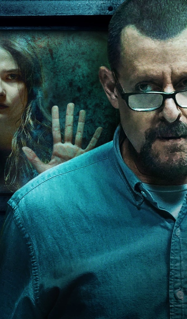 Постер фильма Девушка в подвале, 2021