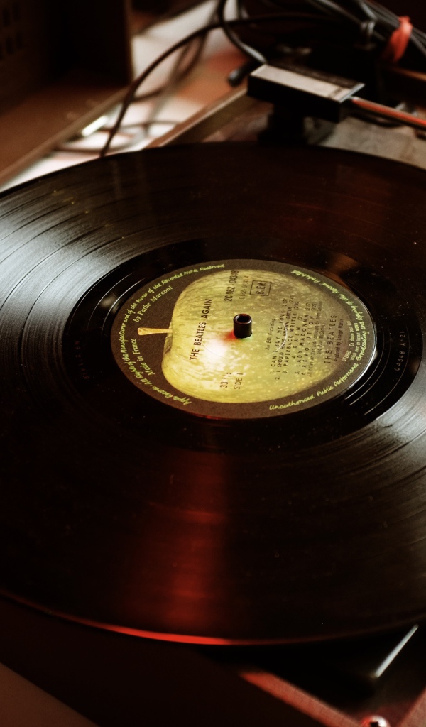 Старый проигрыватель для пластинок