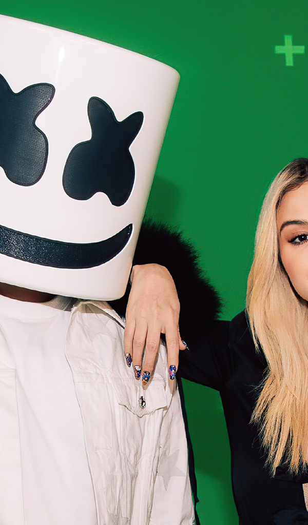 Певица Селена Гомес с диджеем Маршмеллоу