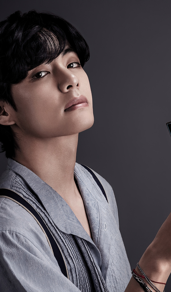 Ви вокалист группы BTS с телефоном