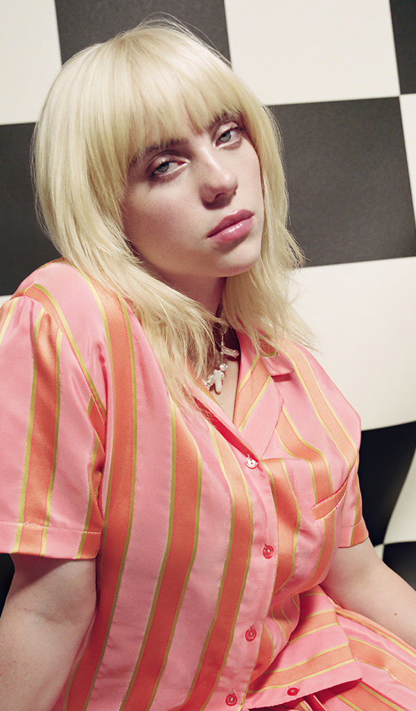 Молодая блондинка, певица Билли Айлиш