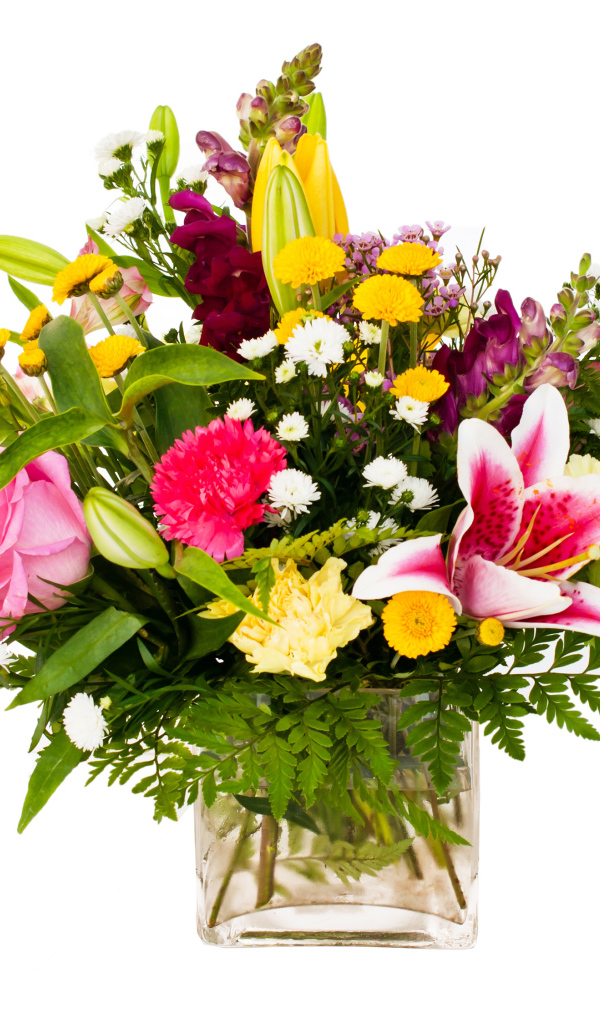 Красивый букет в стеклянной вазе на белом фоне