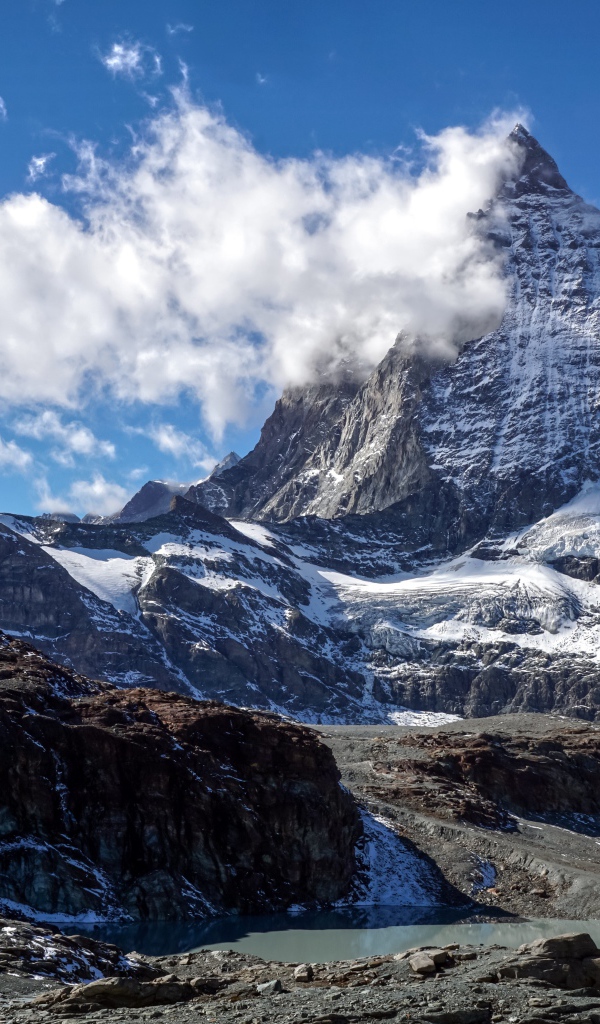 Гора Маттерхорн под голубым небом, Швейцария