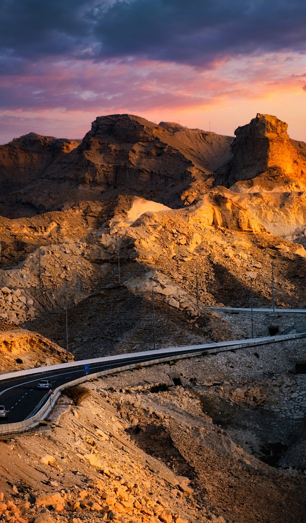 Дорога серпантин в горах 