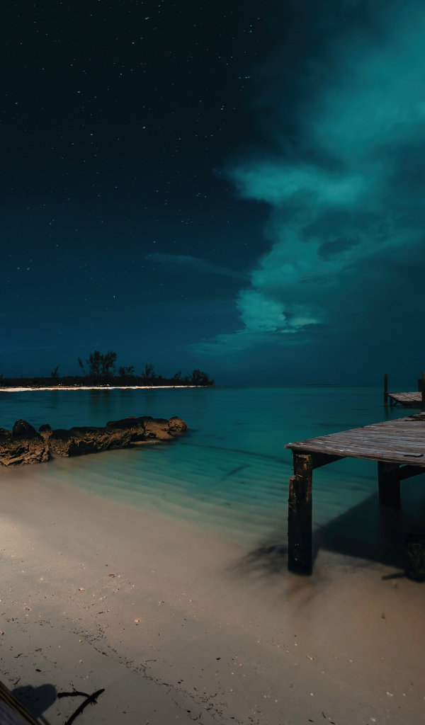 Млечный путь над тихим голубым морем