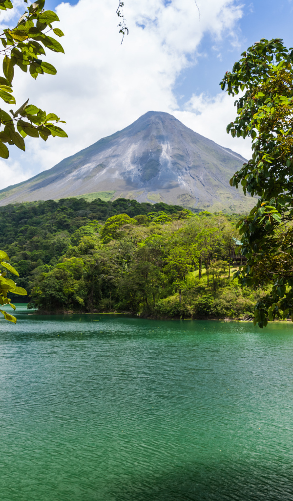 Красивый вид на вулкан Ареналь,  Коста Рика