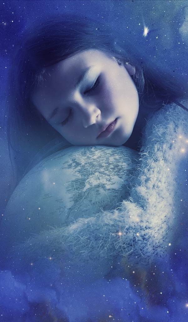 Маленькая девочка обнимает глобус во сне