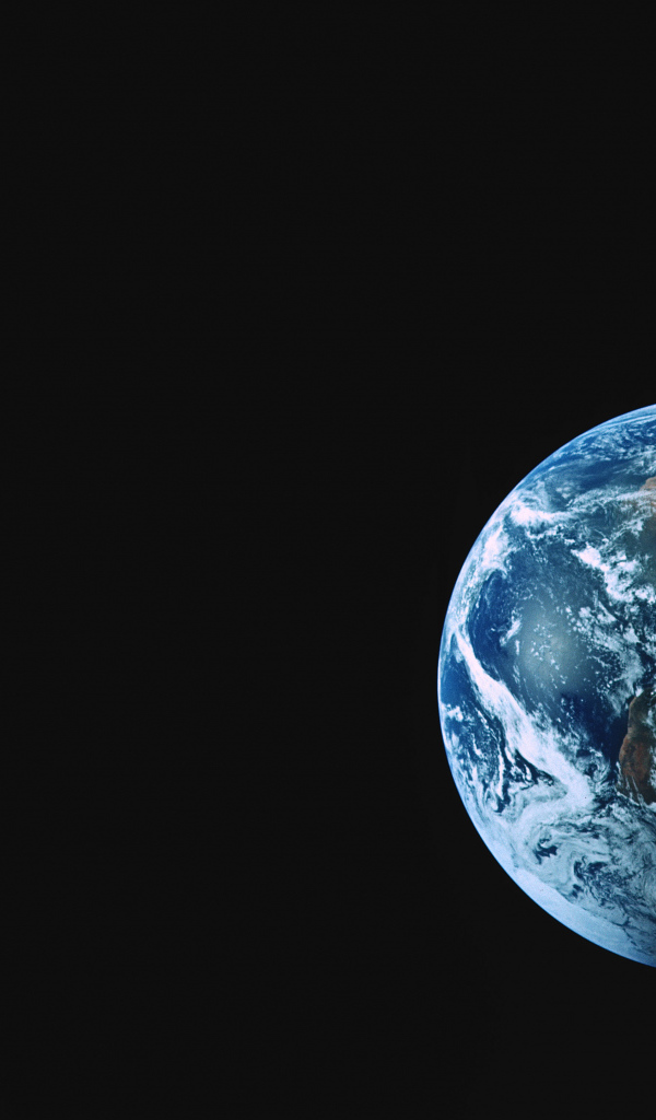 Тень падает на планету Земля