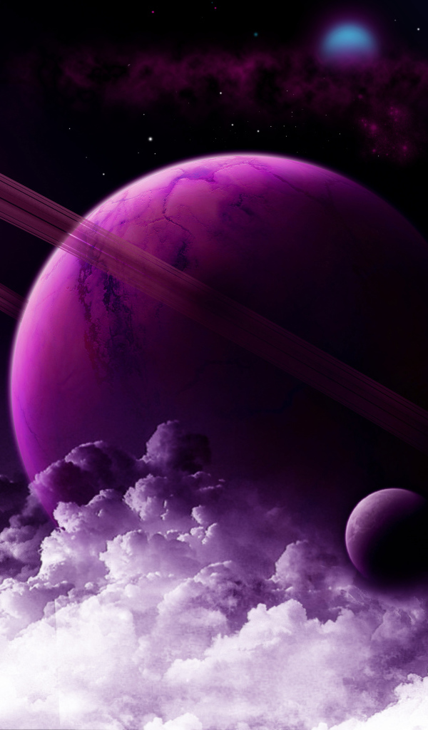 Большая планета Сатурн над белыми облаками 