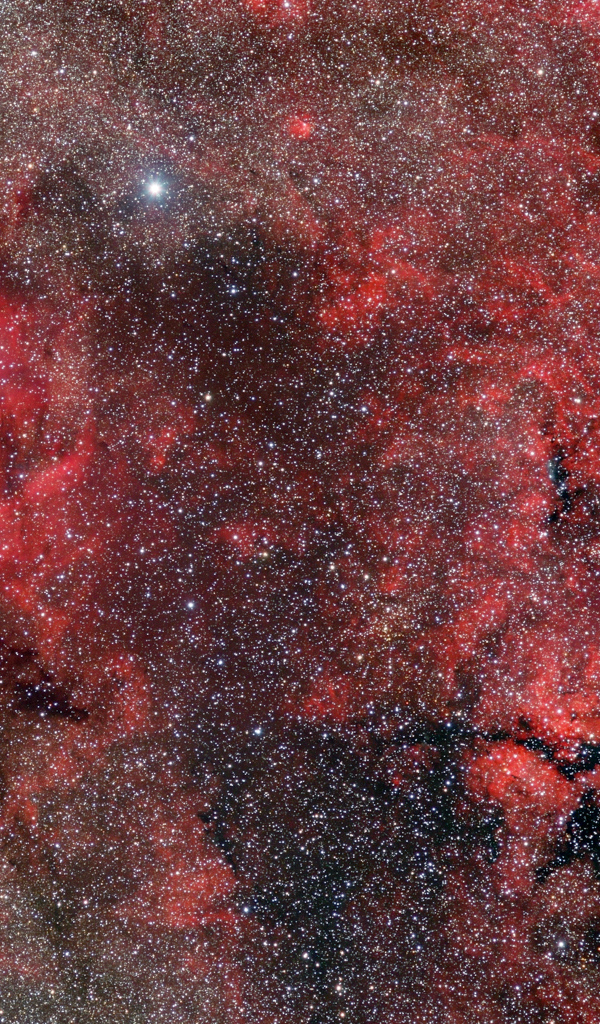 Розовая туманность в космосе