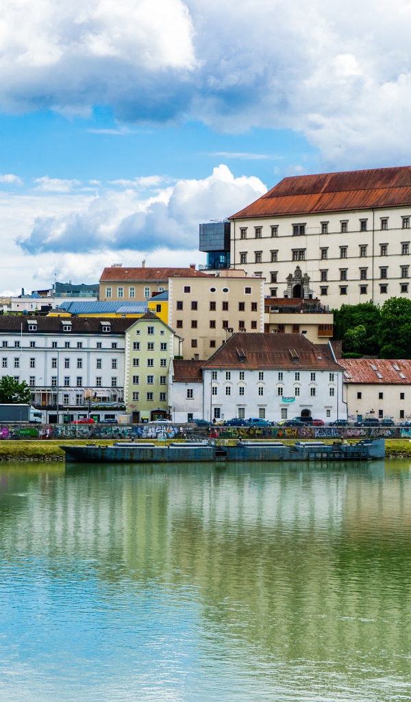 Красивые дома у реки, Австрия