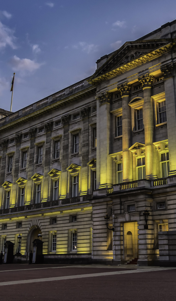 Букингемский дворец в сумерках, Лондон