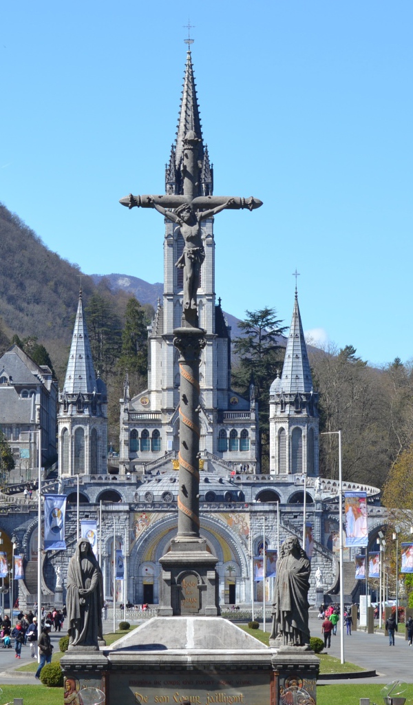 Монумент у базилики Святой Розарии, Франция