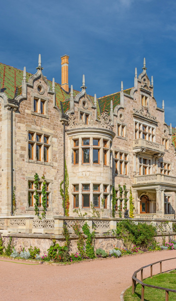 Замок Альтенштайн под голубым небом, Германия